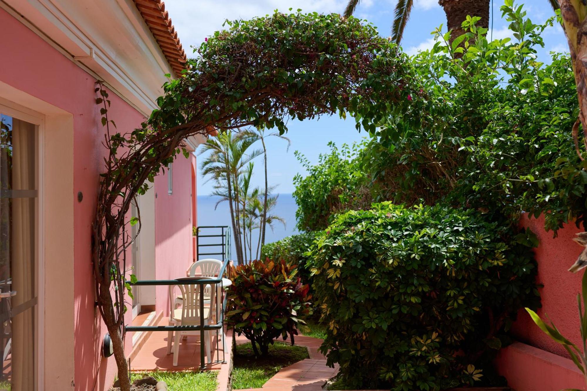 Inn & Art Madeira Caniço Exteriör bild